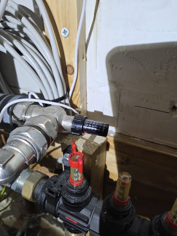 Afbeeldingslocatie: https://tweakers.net/i/dBAbS34iqN36KhsYQoweuxCocGg=/x800/filters:strip_icc():strip_exif()/f/image/Cm8T3XlWZReZ9QzdqfUuWATN.jpg?f=fotoalbum_large