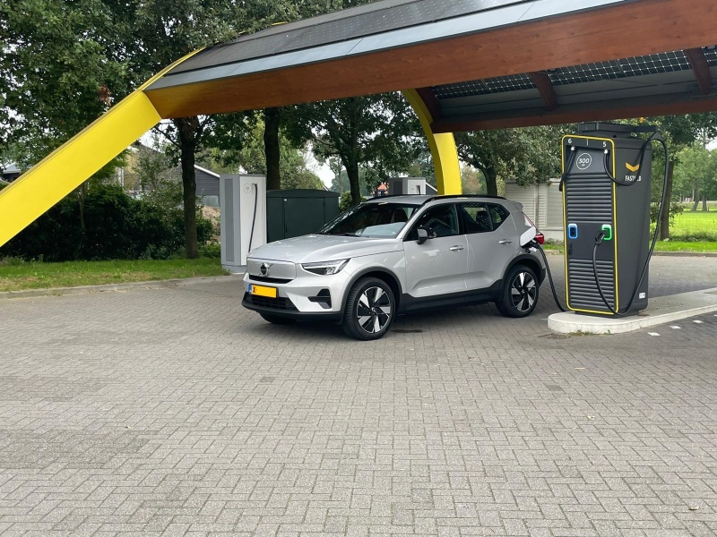 Afbeeldingslocatie: https://tweakers.net/i/dDQ51uM1mHoAwXlL_-TBOJLK24U=/800x/filters:strip_icc():strip_exif()/f/image/hKjC9ZDRwpQ4n5AbruDbed5B.jpg?f=fotoalbum_large