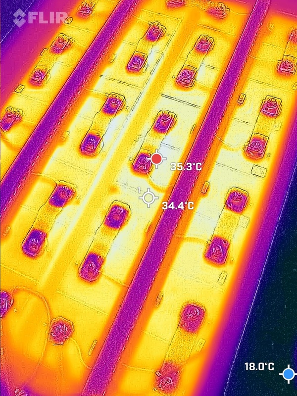 Afbeeldingslocatie: https://tweakers.net/i/dHwsiGzJgUu9RIIOyCJxRUEce-o=/x800/filters:strip_icc():strip_exif()/f/image/Nx3OBECaHuIia96TQi7KfazG.jpg?f=fotoalbum_large