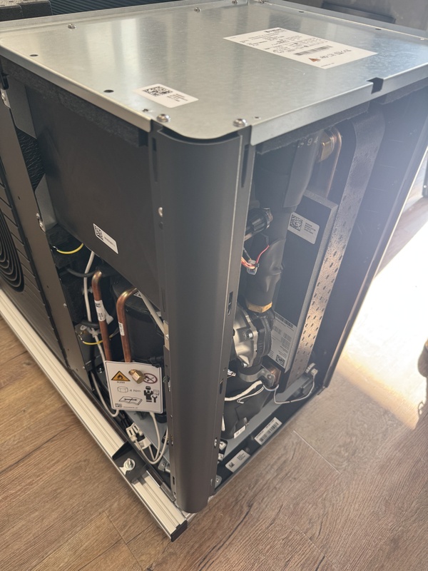 Afbeeldingslocatie: https://tweakers.net/i/dJIqmEu-rLfJAfvLNFIcdmmoDXM=/x800/filters:strip_icc():strip_exif()/f/image/FRKDmSF495yjTwh18I3uvh6q.jpg?f=fotoalbum_large