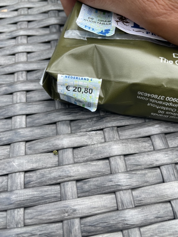 Afbeeldingslocatie: https://tweakers.net/i/dMe8yi-9303xELhyJH9HRFok_sI=/x800/filters:strip_icc():strip_exif()/f/image/bqMOzLGgqlm1h8QOtIWTUHOV.jpg?f=fotoalbum_large