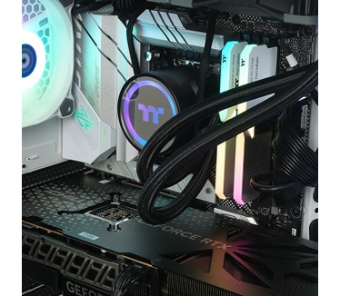 Thermaltake Titan Snow