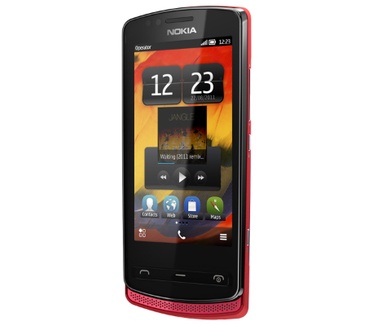 Nokia 700 Rood