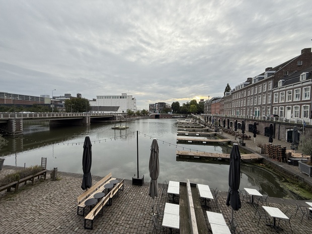 Afbeeldingslocatie: https://tweakers.net/i/dbXhFq39gvGvRdcrc9SHVoor9wY=/620x/filters:strip_icc():strip_exif()/m/422829/1SU7bK9pbLVhVR3Z5TwOt7UYYRx5RB5EjKNLp8UoCYuFpy9lfN.jpeg?f=620xauto
