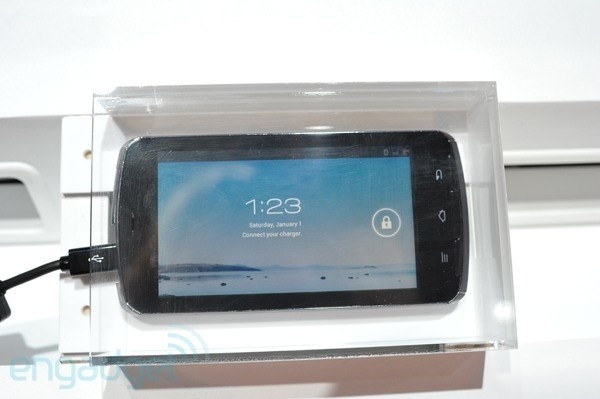 Fujitsu Arrows-smartphone met Tegra 3 op CES (foto:Engadget)