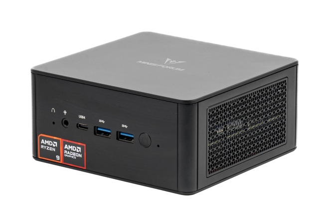 Minisforum UM890 voorkant