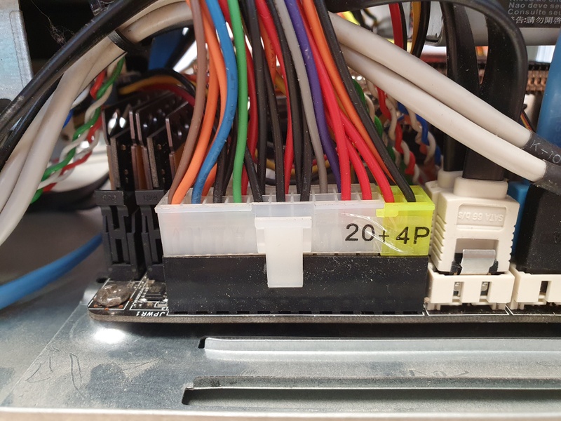 Afbeeldingslocatie: https://tweakers.net/i/dnwvCwNhqRRgAR2ipoZlap3jRT8=/800x/filters:strip_icc():strip_exif()/f/image/NVzc2JKCTlY7GLHhk26lwor4.jpg?f=fotoalbum_large