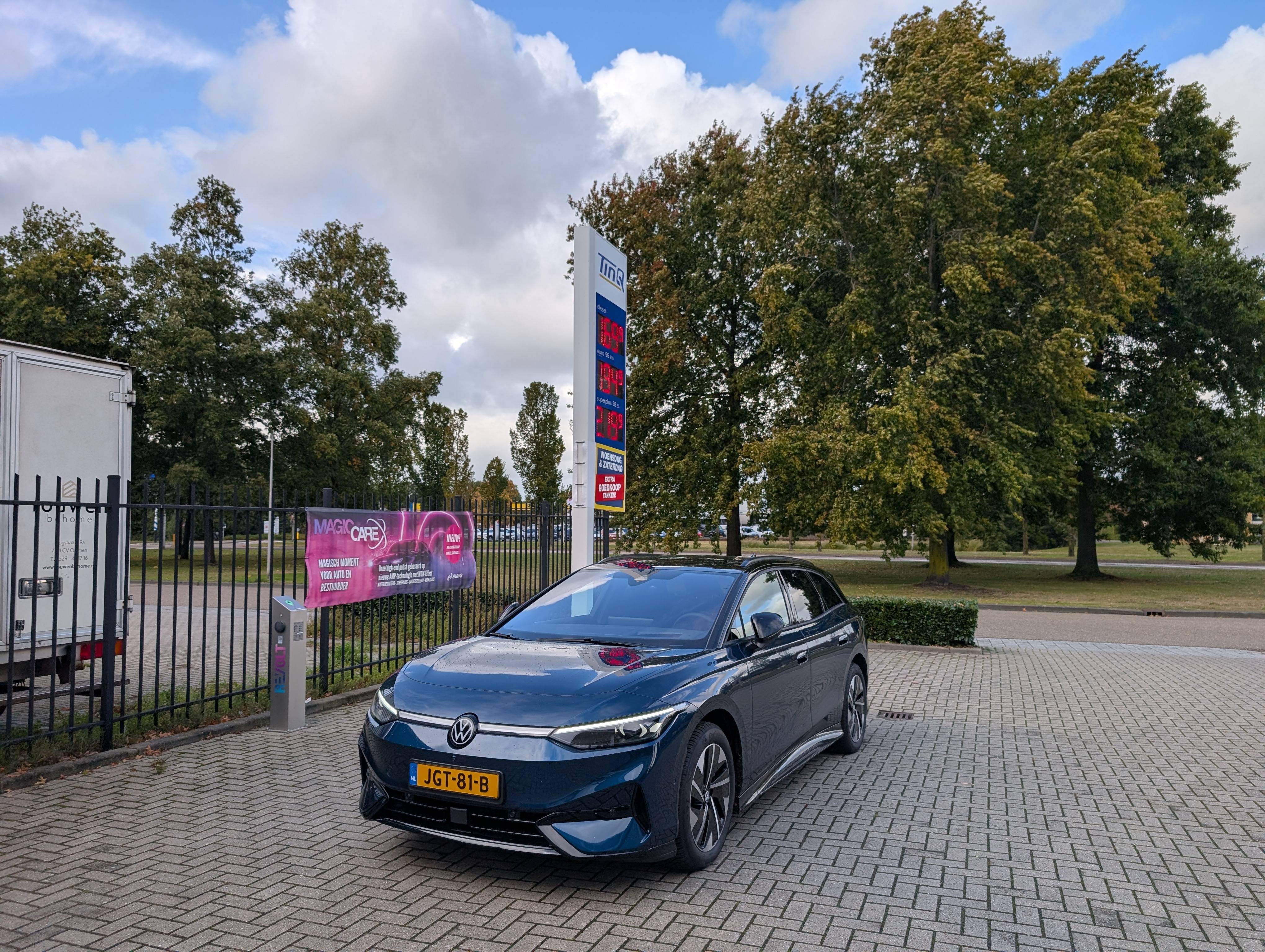 Afbeeldingslocatie: https://tweakers.net/i/dp0QxAsCYWXKBZ5UgotnBVdqv5Q=/fit-in/4920x3264/filters:max_bytes(3145728):no_upscale():strip_icc():strip_exif()/f/image/TeZGQdtEKFbw50Y9d4iP9hma.jpg?f=user_large