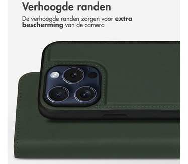 Accezz Premium Leather 2 in 1 Wallet Bookcase iPhone 15 Pro - Groen