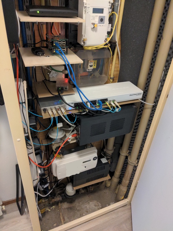 Afbeeldingslocatie: https://tweakers.net/i/duAPfyG17ot5KaXi8rERiyKG24Q=/x800/filters:strip_icc():strip_exif()/f/image/MRQMlc6x47EfBu1bxVcskFf2.jpg?f=fotoalbum_large