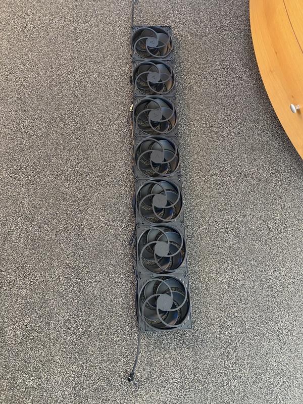 Afbeeldingslocatie: https://tweakers.net/i/dvgRsbizDD6fh9IcnCVCGe9yST8=/x800/filters:strip_icc():strip_exif()/f/image/NKGiahnzIeC9OCIjftuFYpSG.jpg?f=fotoalbum_large