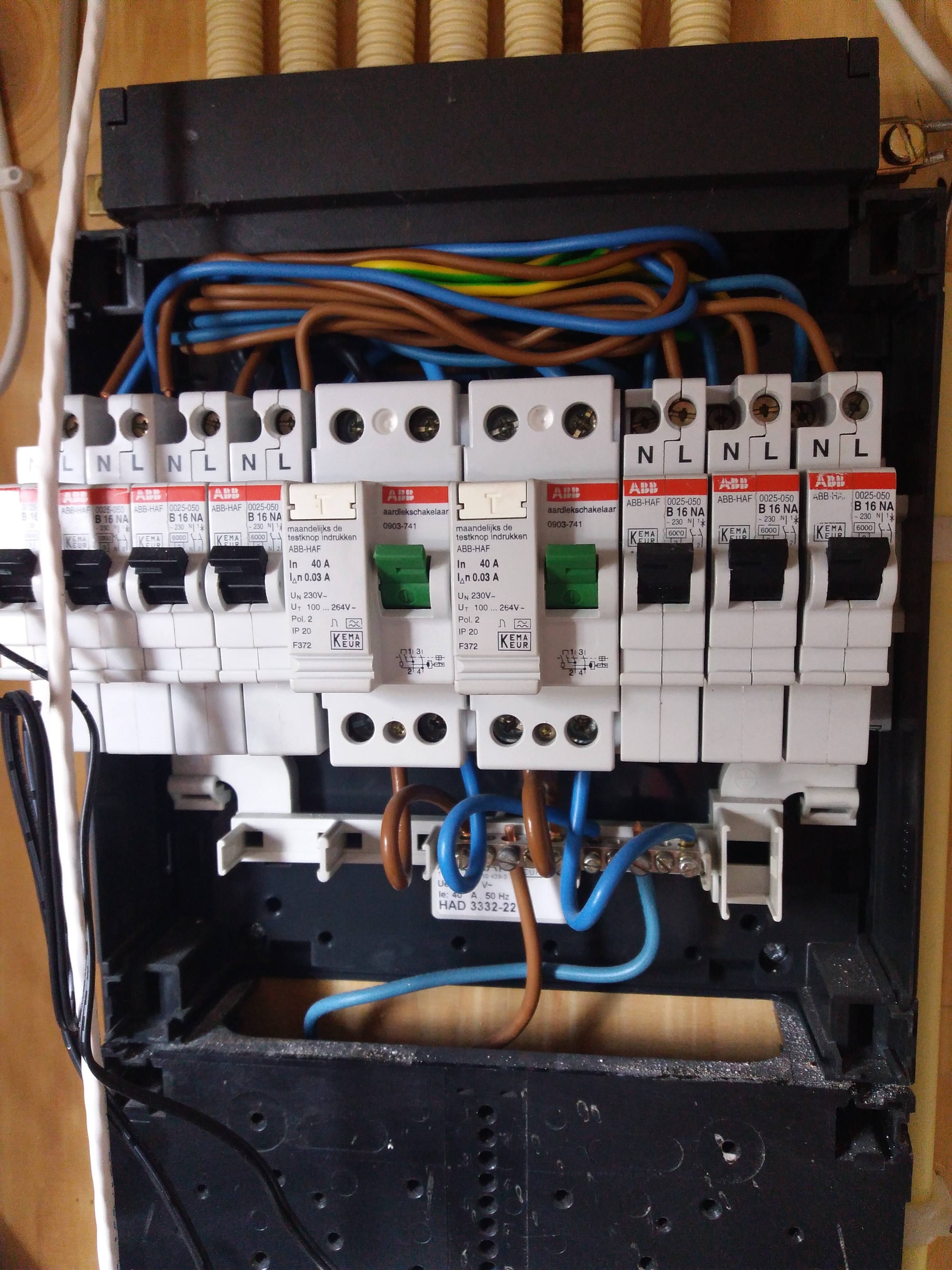 Maximale teruglevercapiciteit per fase bij 3x25A. Duurzame energie en installaties