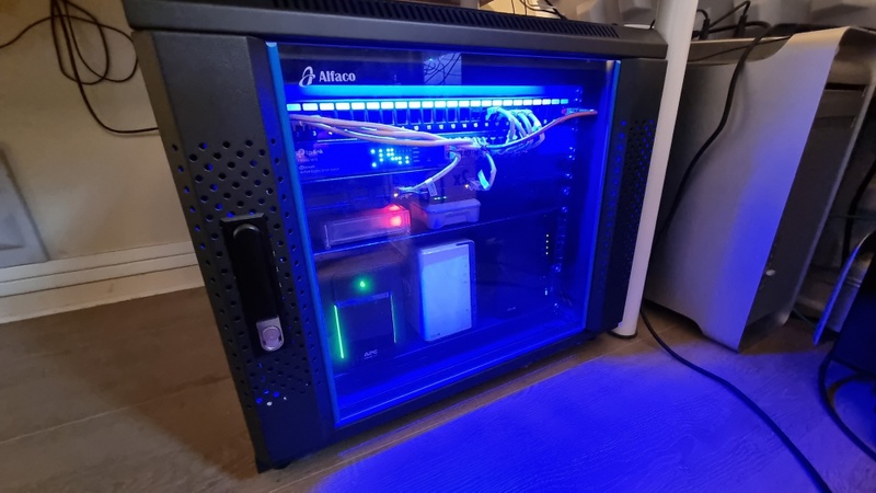 Afbeeldingslocatie: https://tweakers.net/i/e2U9BM_80y66Aqrn8gDg7de6knw=/800x/filters:strip_icc():strip_exif()/f/image/puy2MwLJ7MNvc5j0m5jjLd7T.jpg?f=fotoalbum_large
