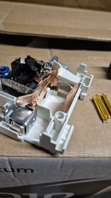 Afbeeldingslocatie: https://tweakers.net/i/e5gsrFWM7uDAKyXgIejub2N--to=/x800/filters:strip_icc():strip_exif()/f/image/d39NLGqBmALk9LEDznZg08AU.jpg?f=fotoalbum_large