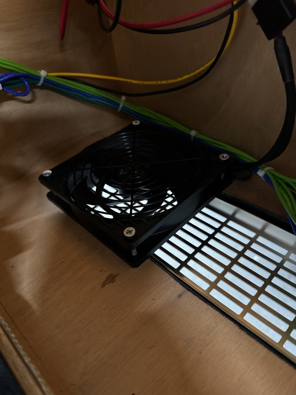 Afbeeldingslocatie: https://tweakers.net/i/e6OmOKKyqz6ektizOh5IbL_eov8=/x800/filters:strip_icc():strip_exif()/f/image/6wugkAJeMbKkHmDaoS8HwJRI.jpg?f=fotoalbum_large
