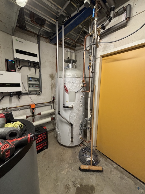 Afbeeldingslocatie: https://tweakers.net/i/eEegbuNwVSb-ZrQlNMR3WWZAWHw=/x800/filters:strip_icc():strip_exif()/f/image/PKHLVlaLgTMyCIvSCgdnyDCk.jpg?f=fotoalbum_large