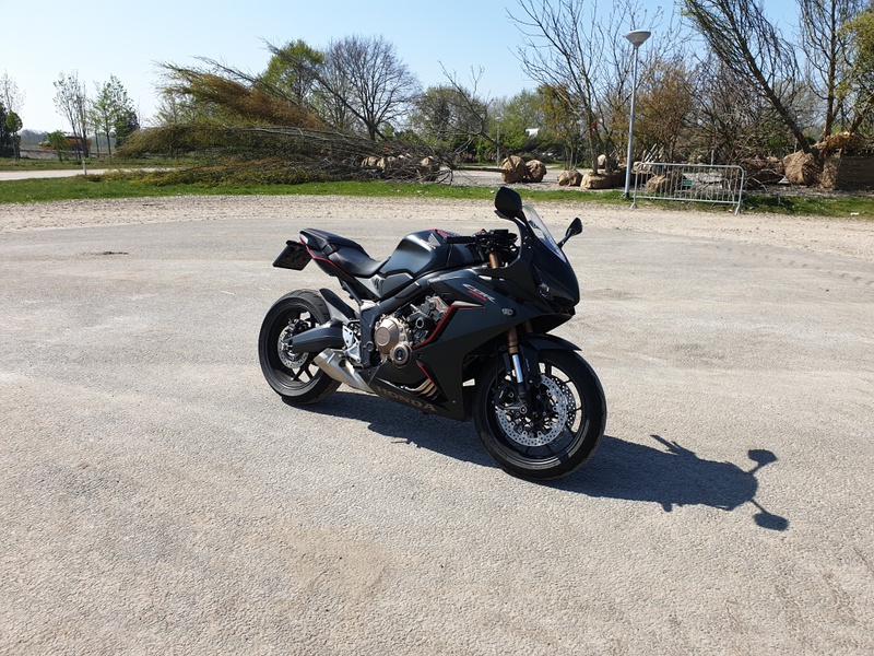 Afbeeldingslocatie: https://tweakers.net/i/eIuoF9_gSPjDUSw2rHZXgezxn3k=/800x/filters:strip_icc():strip_exif()/f/image/AKvW8ExnyjS7tEdF3V6MO1DV.jpg?f=fotoalbum_large