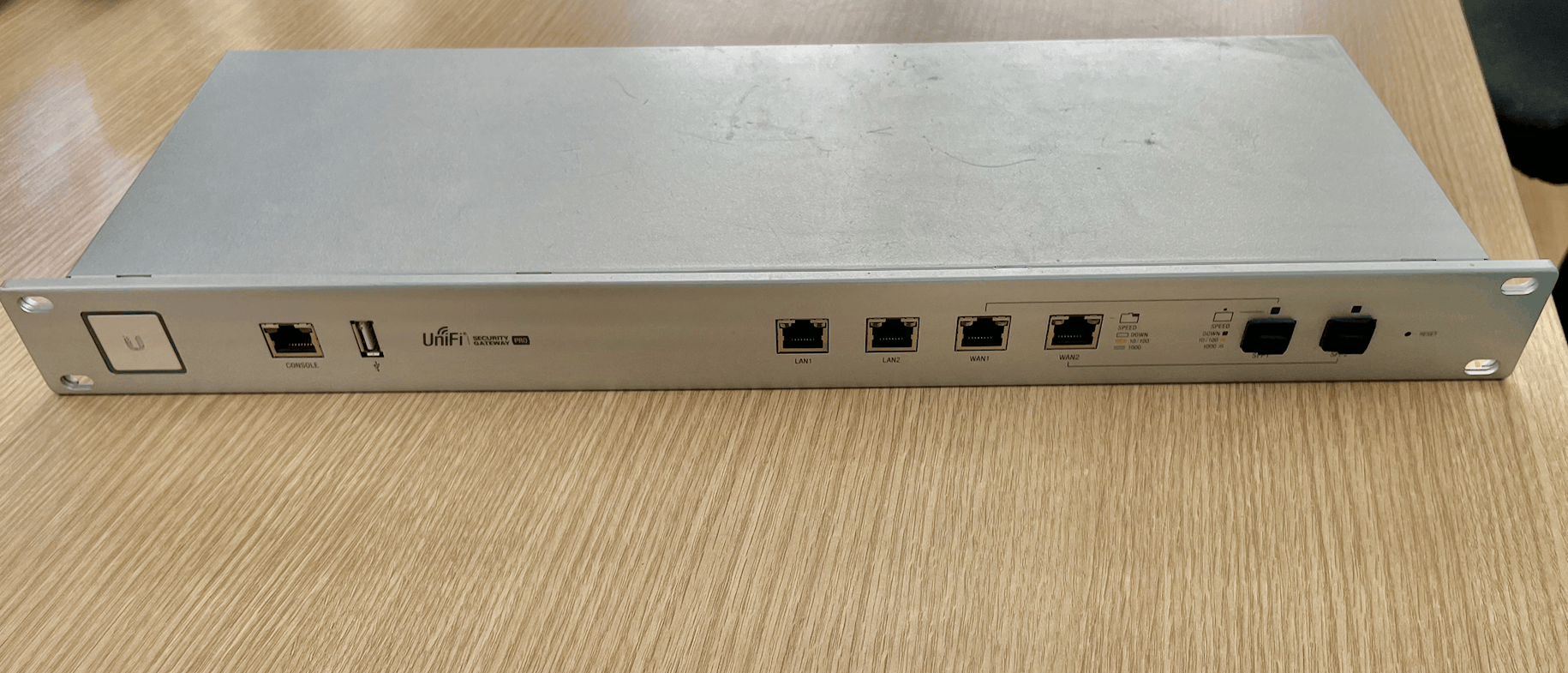 Ubiquity UniFi Security Gateway Pro 4 Gateway Router aangeboden - Vraag ...