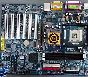Gigabyte GA-8IGX moederbord