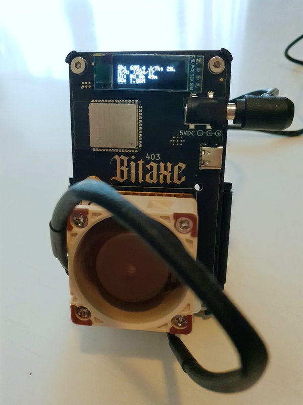 Afbeeldingslocatie: https://tweakers.net/i/eq3d9-_JghirPunINwBErG_QjS4=/x800/filters:strip_icc():strip_exif()/f/image/0mRflaYfv2Np4hIvsW3ZQ4XL.jpg?f=fotoalbum_large