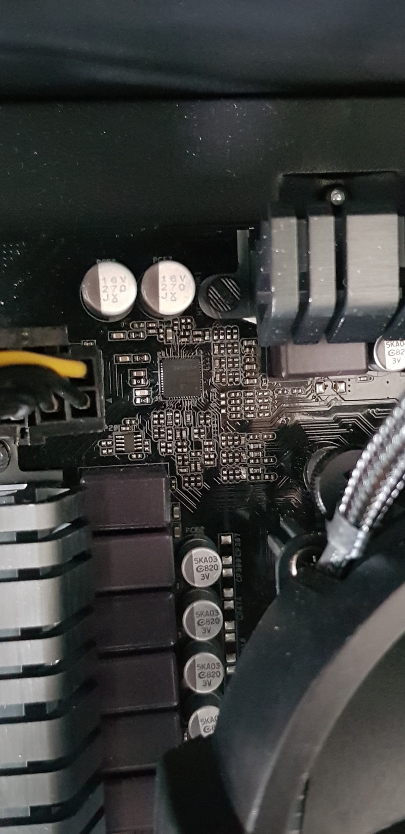 Afbeeldingslocatie: https://tweakers.net/i/erY4CKJMm4O-PS7fHQgeO1GyA3k=/800x/filters:strip_icc():strip_exif()/f/image/RGVSfSINr5fO78bgDsV9BUgR.jpg?f=fotoalbum_large