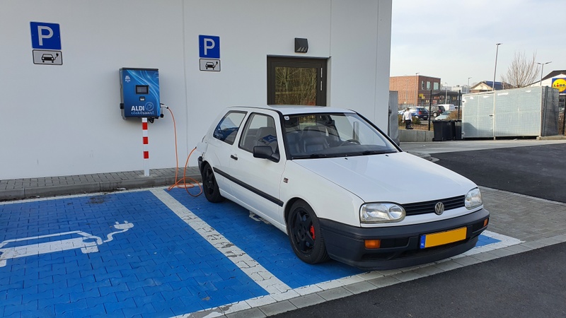 Afbeeldingslocatie: https://tweakers.net/i/esPyoLCD0X9gbWHS23Sd99JugEU=/800x/filters:strip_icc():strip_exif()/f/image/W4zjyuIhPiB5J9gPxL2HMxtu.jpg?f=fotoalbum_large