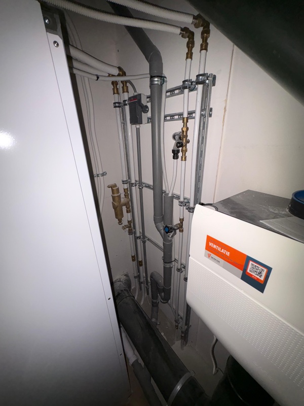 Afbeeldingslocatie: https://tweakers.net/i/evi638pkDs6F3yR-LEHjgV9v0-M=/x800/filters:strip_icc():strip_exif()/f/image/npxJwsKCUPYvcl0pnMRK48BD.jpg?f=fotoalbum_large