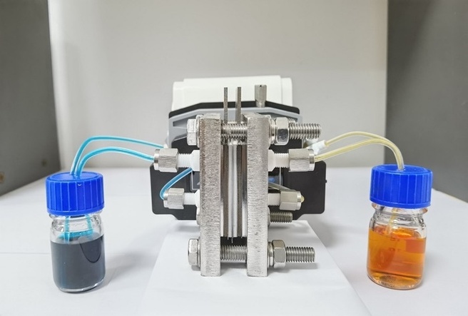 Een voorbeeld van een waterige redoxstroomaccu. Foto: Liwen Wang, South China University of Technology