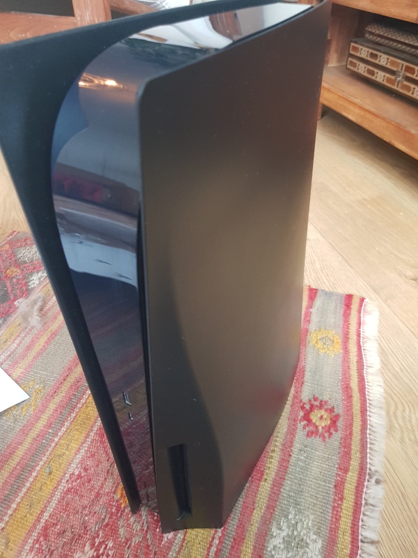 Afbeeldingslocatie: https://tweakers.net/i/fKQKULBkNraCMpIDtNtZy49x3NI=/x800/filters:strip_icc():strip_exif()/f/image/bcx0nFJmFT6Lyggc8nvaxPZV.jpg?f=fotoalbum_large