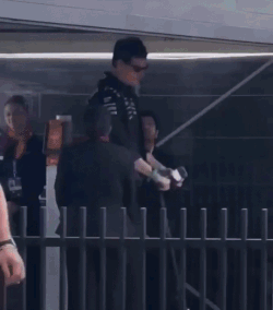 Afbeeldingslocatie: https://tweakers.net/i/fRo2slB8-8Dni0cJMomyNsOeais=/fit-in/4000x4000/filters:no_upscale():gifsicle():strip_exif()/f/image/OZ4H7ZXBvu3j1r4F9RHs5FXF.gif?f=user_large