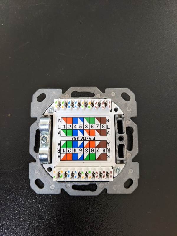 Afbeeldingslocatie: https://tweakers.net/i/fXPW2qkrISGCrehUh6navxUSb7A=/x800/filters:strip_icc():strip_exif()/f/image/xZNKYnQkCc9RX1BSQtQxEYje.jpg?f=fotoalbum_large