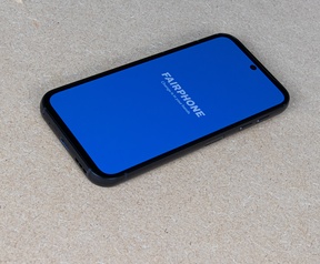 Fairphone 5 voor- en achterkant