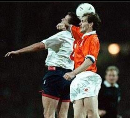 Afbeeldingslocatie: https://tweakers.net/i/fZBi-QbDCQtAWxhxZXD1o2s_CGw=/full-fit-in/4920x3264/filters:max_bytes(3145728):no_upscale():strip_icc():fill(white):strip_exif()/f/image/r8SFUa6RnhnxdHZhc94Rikpl.jpg?f=user_large