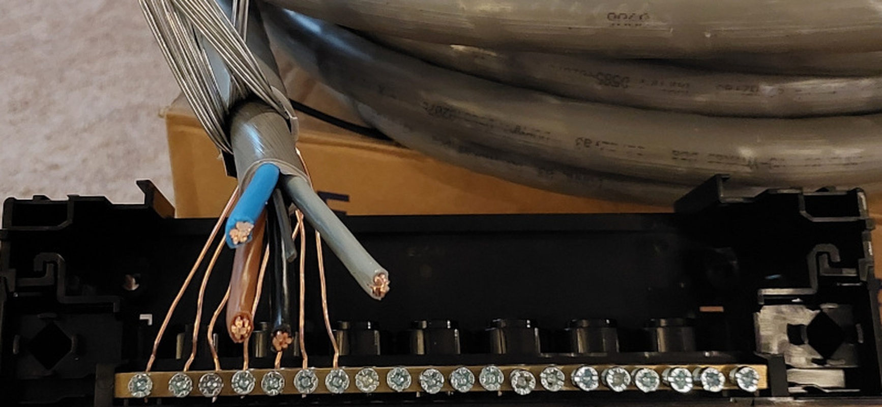 Afbeeldingslocatie: https://tweakers.net/i/f_c8oEigFusVaYnw4cgUpbe70oM=/full-fit-in/4920x3264/filters:max_bytes(3145728):no_upscale():strip_icc():fill(white):strip_exif()/f/image/qC5pF5ceC5fNSMLVi98m9CLM.jpg?f=user_large