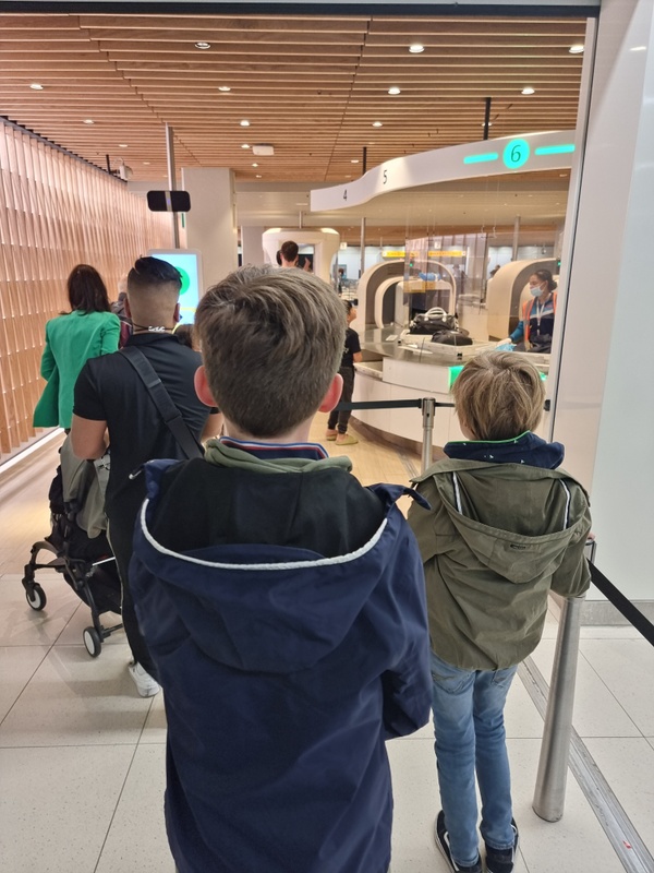 Afbeeldingslocatie: https://tweakers.net/i/fd7SOcVt1vu5kRdcwrzx2ShFjOM=/x800/filters:strip_icc():strip_exif()/f/image/9evK62okn3vFeGHVPdWZUuDn.jpg?f=fotoalbum_large