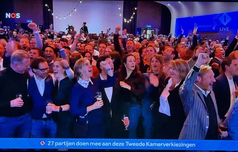 Afbeeldingslocatie: https://tweakers.net/i/fnoTvwA927G_WjikiY7O22R9DaQ=/800x/filters:strip_icc():strip_exif()/f/image/wxVk0gXQj0t8Gci4zqPWmY9x.jpg?f=fotoalbum_large