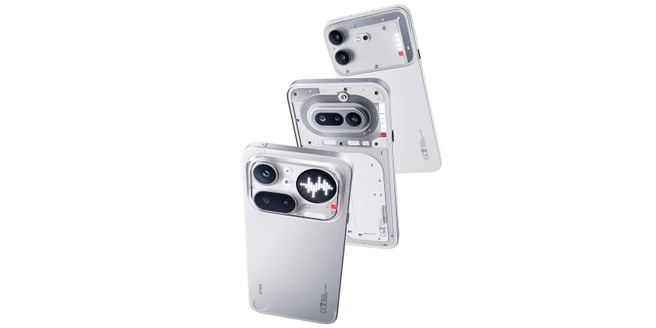 Van voren naar achter: Phone 4a Pro, Phone 4a, Phone 4b