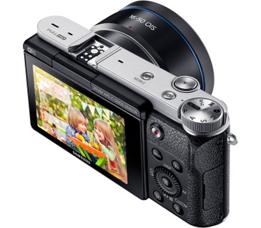 Samsung NX3000 + 16-50mm F3.5-5.6 Power Zoom + 50-200mm F4-5.6 ED OIS III + Flitser Zwart
