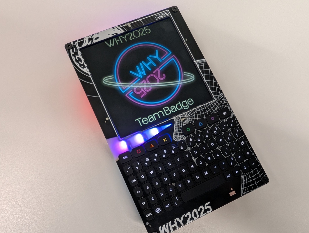 Dit is de WHY2025-badge met twee ESP32's en een loramodule - Computer ...