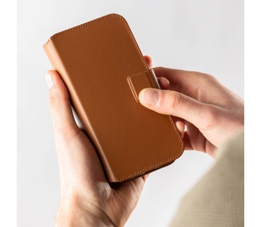 Accezz Leather Bookcase 2-in-1 met MagSafe