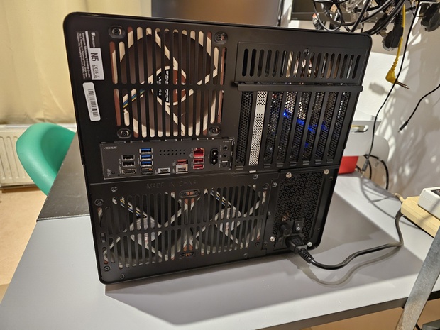 Achterzijde met klep