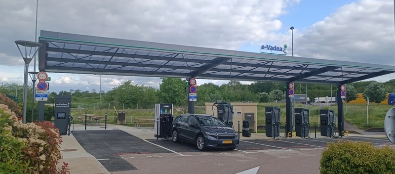 Afbeeldingslocatie: https://tweakers.net/i/ggyt-rt83h0mhfOG0t7LHlj5CI8=/800x/filters:strip_icc():strip_exif()/f/image/ymBqtyt9i7M2HPrDhhNzZQQv.jpg?f=fotoalbum_large