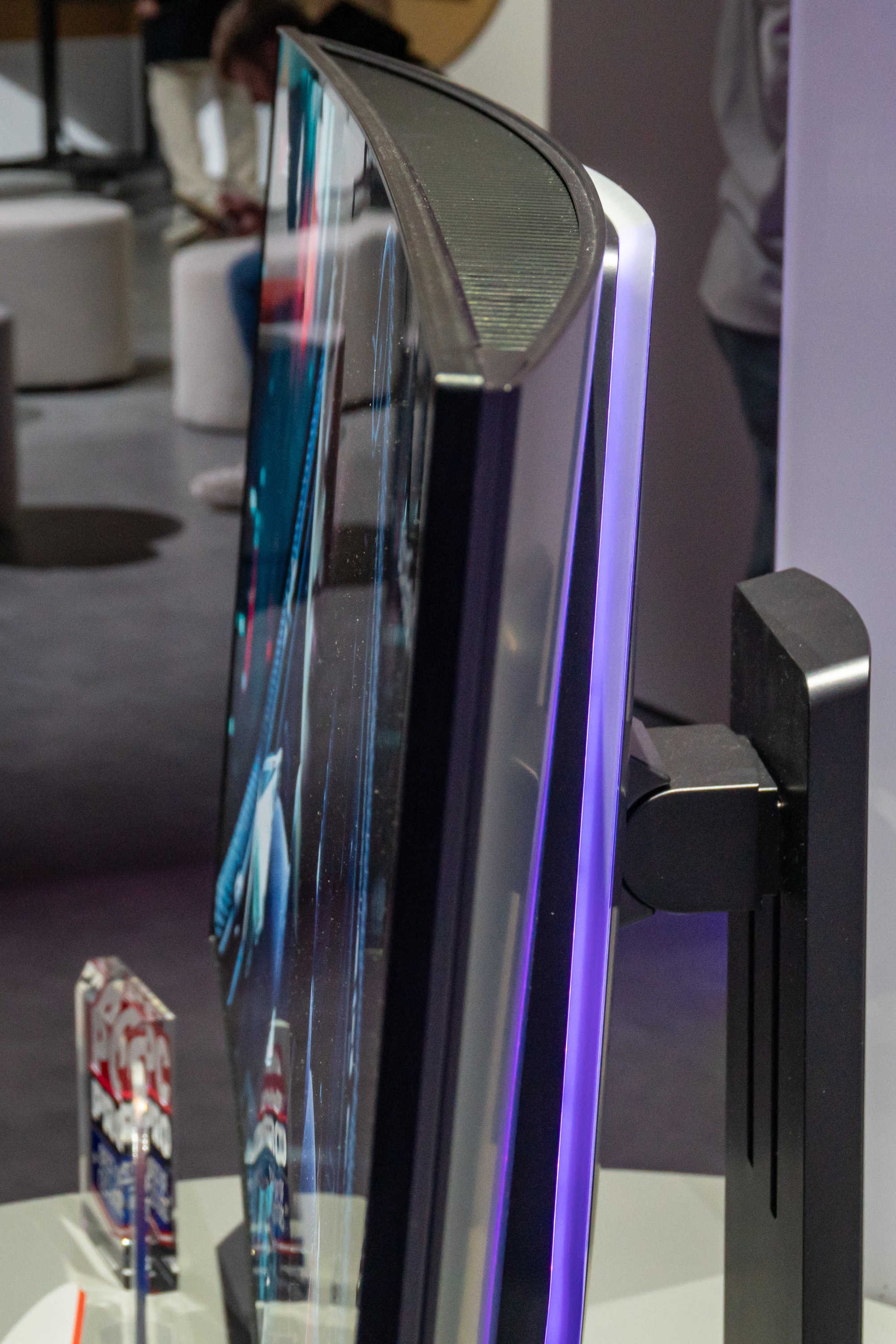LG UltraGear 45GX990 - Flauwe buiging in 'vlakke' stand