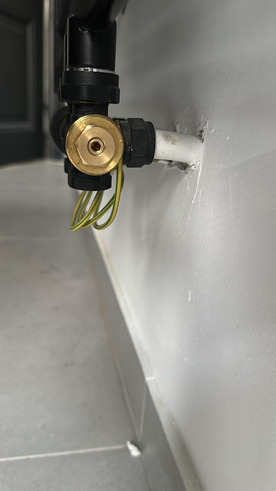Verticale ('design')radiator wordt niet warm Duurzame energie en installaties GoT