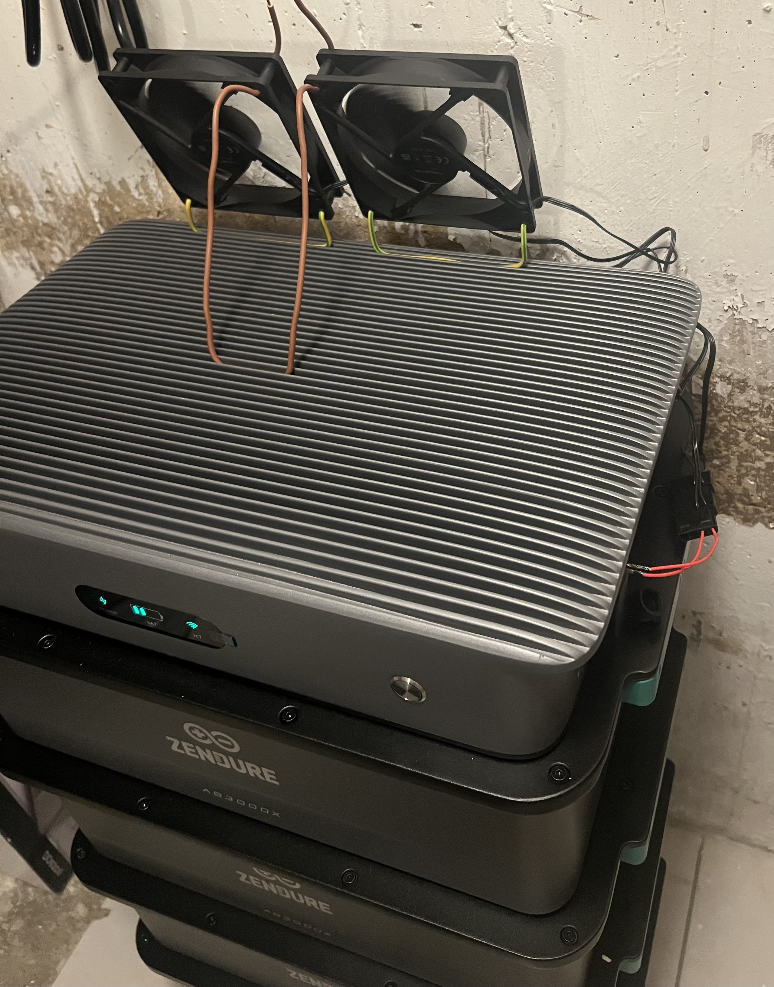 Afbeeldingslocatie: https://tweakers.net/i/h-4qGTOEhI5PXoBn_vpFPLVMg_Y=/fit-in/4920x3264/filters:max_bytes(3145728):no_upscale():strip_icc():strip_exif()/f/image/DJNe1V181GNcBJT2sIo5mL9g.jpg?f=user_large