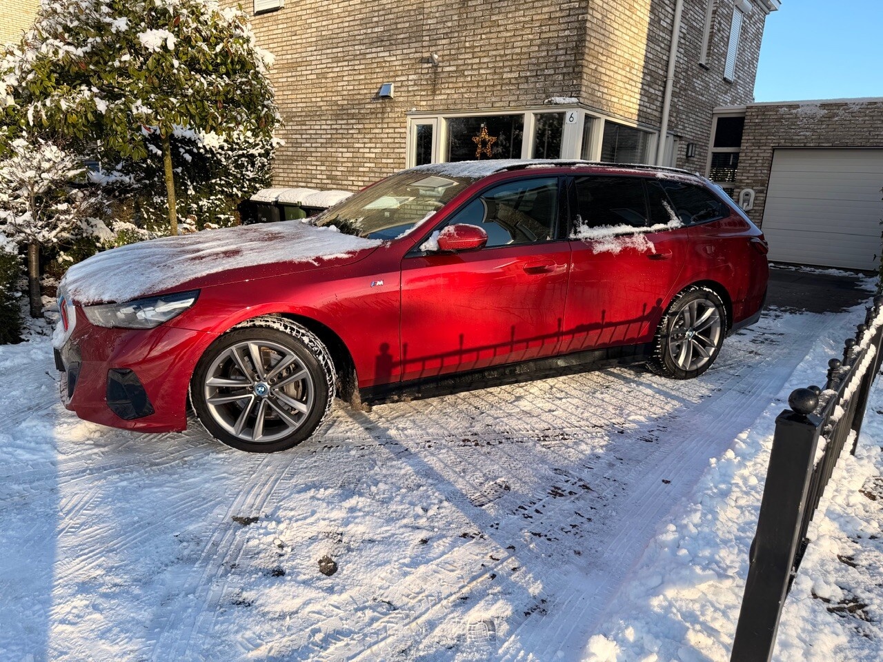 Afbeeldingslocatie: https://tweakers.net/i/h1bGbzfCxE6S3rnp60NzlEOcmhM=/fit-in/4920x3264/filters:max_bytes(3145728):no_upscale():strip_icc():strip_exif()/f/image/9hTwKtPKpB0rAmwIdKQpJDob.jpg?f=user_large