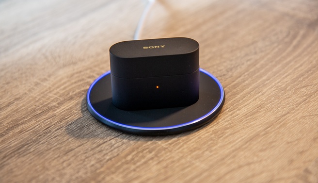 Sony WF-1000XM6 - op de laadmat