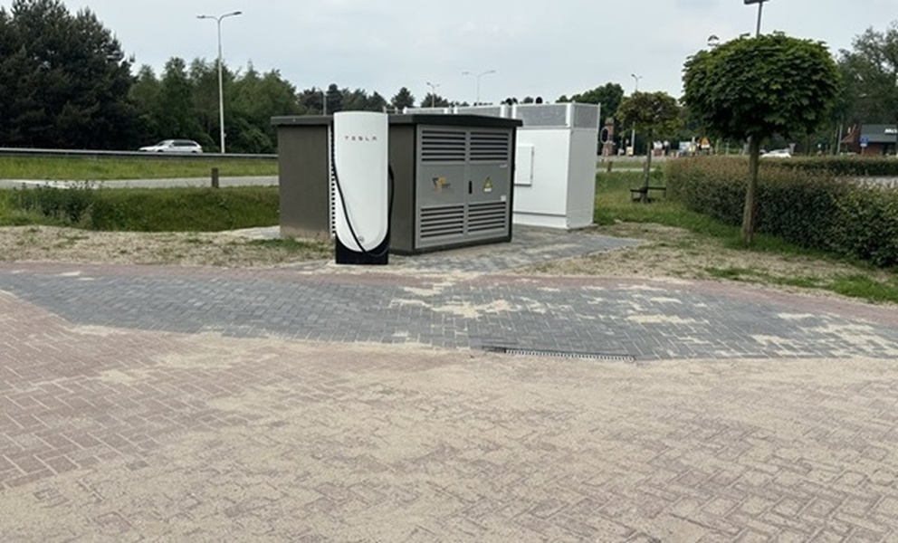 Afbeeldingslocatie: https://tweakers.net/i/hEboUIijkc6NTEi3fmd5R0SmkP8=/full-fit-in/4920x3264/filters:max_bytes(3145728):no_upscale():strip_icc():fill(white):strip_exif()/f/image/ebiXYsDUzWIWIaLEAWz6x6Ke.jpg?f=user_large