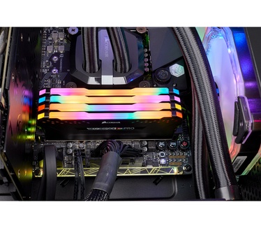 Corsair CMW32GX4M4A2666C16