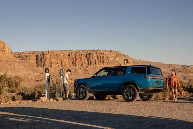 Rivian R1S